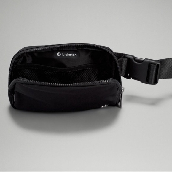 Lululemon Everywhere Belt Bag - Picture 3 of 4